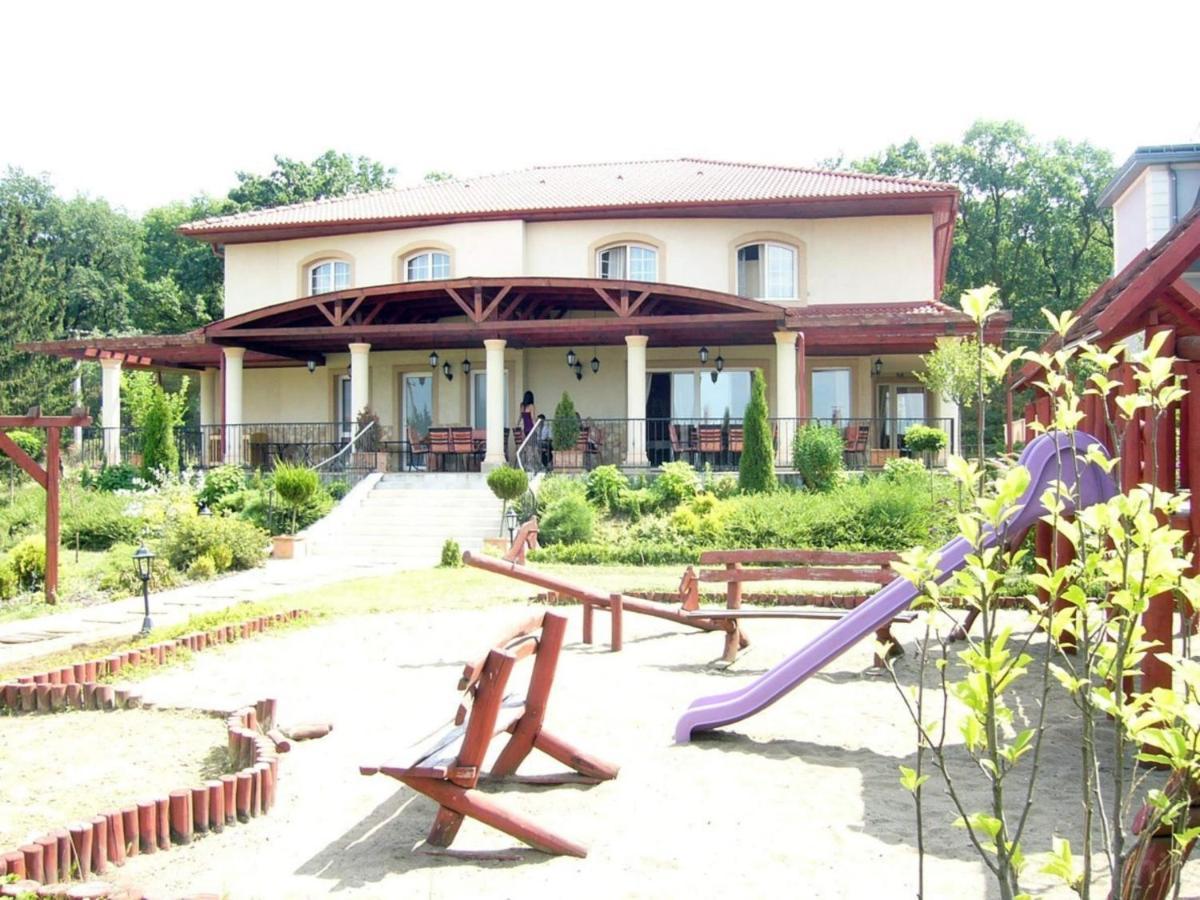 Staff Guest House Nyiregyhaza Exterior foto
