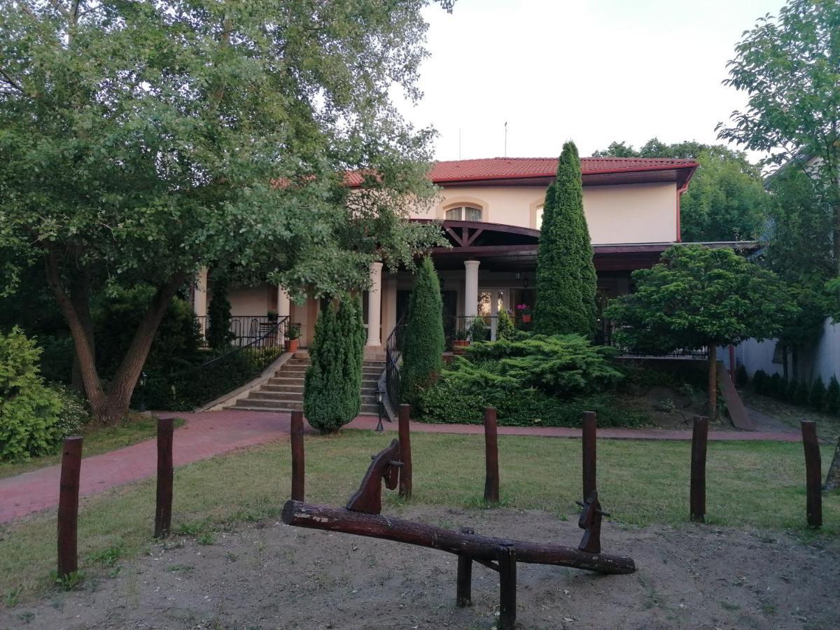 Staff Guest House Nyiregyhaza Exterior foto